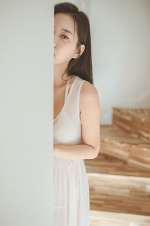 美女张开双腿露尿囗和奶头