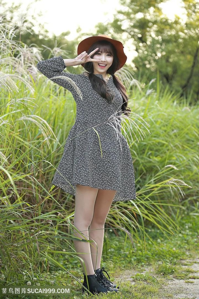 他的昂扬对准她湿润的入口